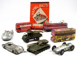 Lot 206 - DINKY TOYS & DIVERS (9)