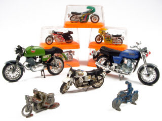 Lot 210 - DIVERS (10)