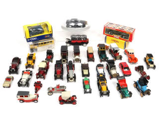 Lot 236 - DIVERS (34)