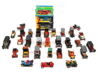 Lot 235 - DIVERS (33)