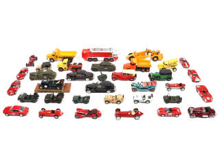Lot 240 - DIVERS (35)