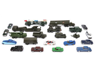 Lot 217 - DIVERS (22)