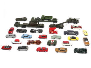 Lot 222 - DIVERS (29)