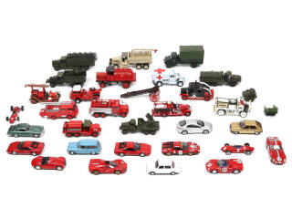 Lot 238 - DIVERS (34)