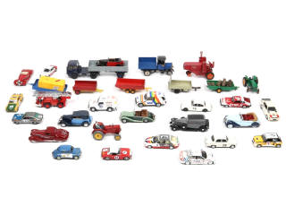 Lot 232 - DIVERS (32)