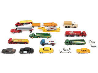 Lot 204 - DIVERS (18)