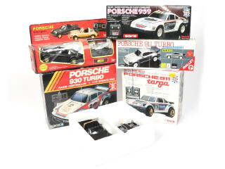 Lot 111 - DIVERS (6)