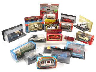 Lot 80 - DIVERS (17)