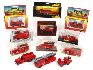 Lot 98 - DIVERS (12)