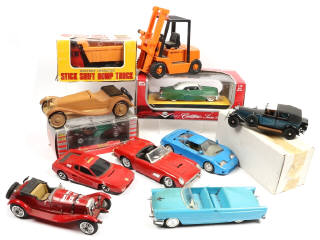 Lot 102 - DIVERS (11)