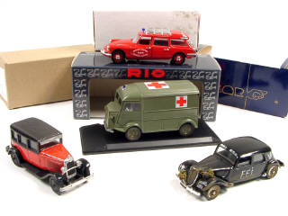 Lot 354 - DIVERS (4)