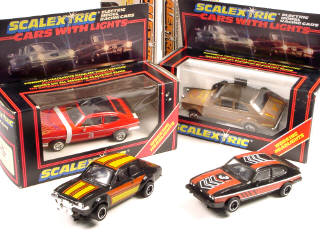 Lot 253 - SCALEXTRIC (4)