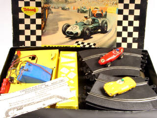 Lot 264 - SCALEXTRIC (1)