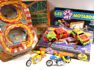 Lot 229 - MECCANO & TECHNOFIX (3)