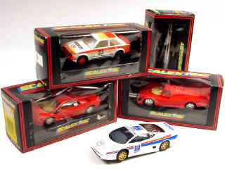 Lot 252 - SCALEXTRIC (4)
