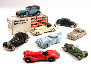 Lot 343 - WESTERN MODELS & DIVERS (8)