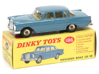 Lot 424 - DINKY TOYS (GB) (1)