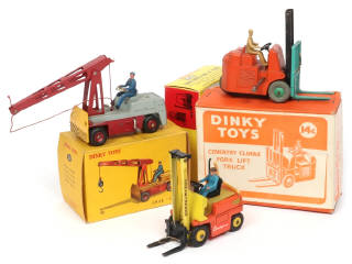 Lot 432 - DINKY TOYS (GB) (3)