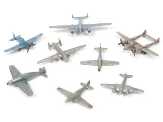 Lot 107 - DIVERS (8)