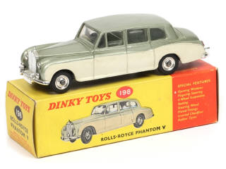 Lot 372 - DINKY TOYS (GB) (1)