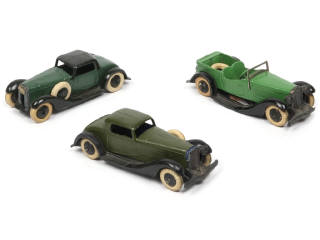 Lot 468 - DINKY TOYS (FRANCE) (3)