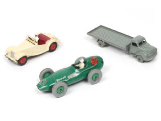 Lot 384 - DINKY TOYS (GB) (3)