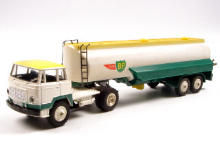 Lot 166 - DINKY TOYS FRANCE (1)