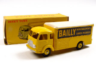 Lot 151 - DINKY TOYS FRANCE (1)