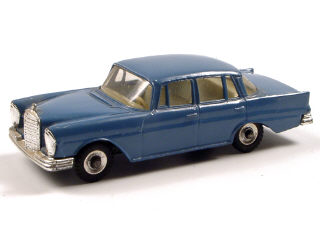 Lot 192 - DINKY TOYS GB (1)