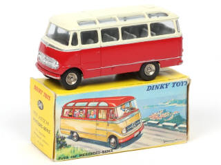 Lot 319 - DINKY TOYS (FRANCE) (1)