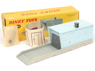 Lot 302 - DINKY TOYS (FRANCE) (1)