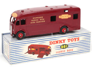 Lot 381 - DINKY TOYS (GB) (1)