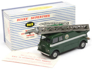 Lot 380 - DINKY TOYS (GB) (1)