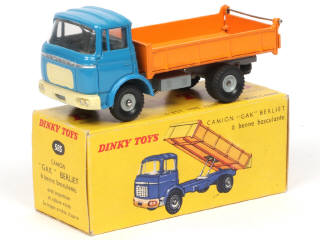 Lot 332 - DINKY TOYS (FRANCE) (1)