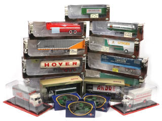 Lot 169 - DIVERS (16)