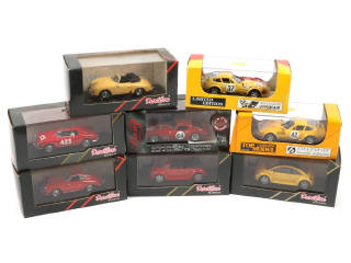 Lot 155 - DIVERS (8)