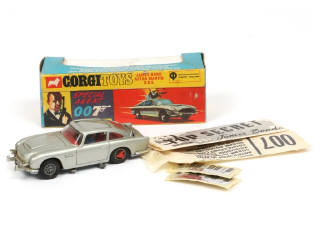 Lot 158 - CORGI TOYS (GB) (1)