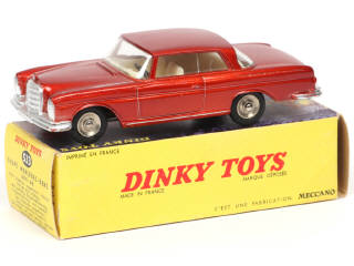Lot 558 - DINKY TOYS (FRANCE) (1)