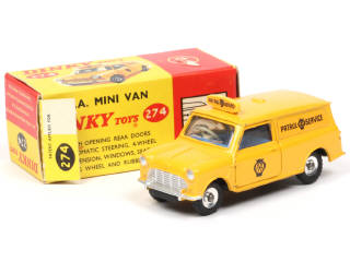 Lot 677 - DINKY TOYS (GB) (1)