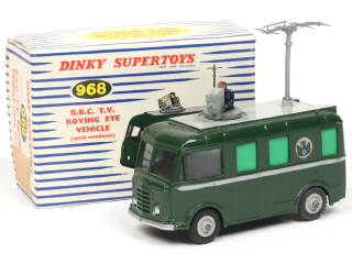 Lot 688 - DINKY TOYS (GB) (1)