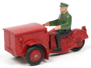 Lot 409 - DINKY TOYS (FRANCE) (1)