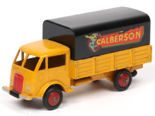 Lot 572 - DINKY TOYS (FRANCE) (1)