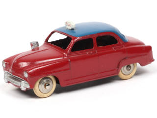 Lot 440 - DINKY TOYS (FRANCE) (1)