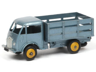Lot 569 - DINKY TOYS (FRANCE) (1)