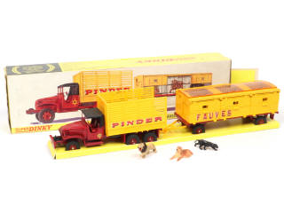 Lot 621 - DINKY TOYS (FRANCE) (1)