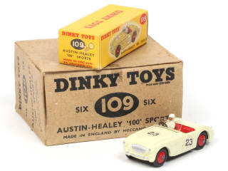 Lot 636 - DINKY TOYS (GB) (2)