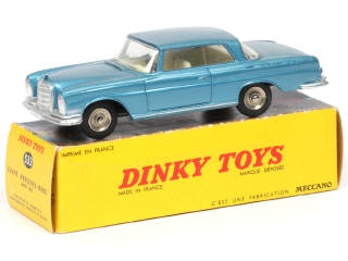 Lot 559 - DINKY TOYS (FRANCE) (1)