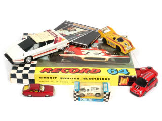 Lot 76 - DIVERS (6)