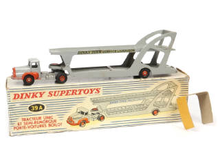 Lot 435 - DINKY TOYS (FRANCE) (1)