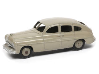 Lot 376 - DINKY TOYS (FRANCE) (1)